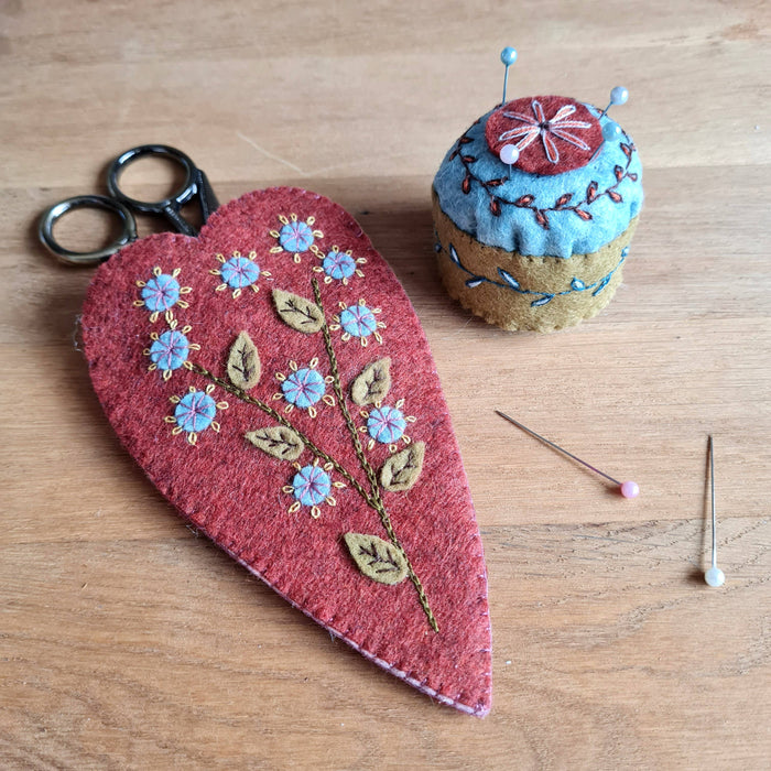 Corinne Lapierre Scissors Pouch and Mini Pin Cushion Felt Craft Mini Kit